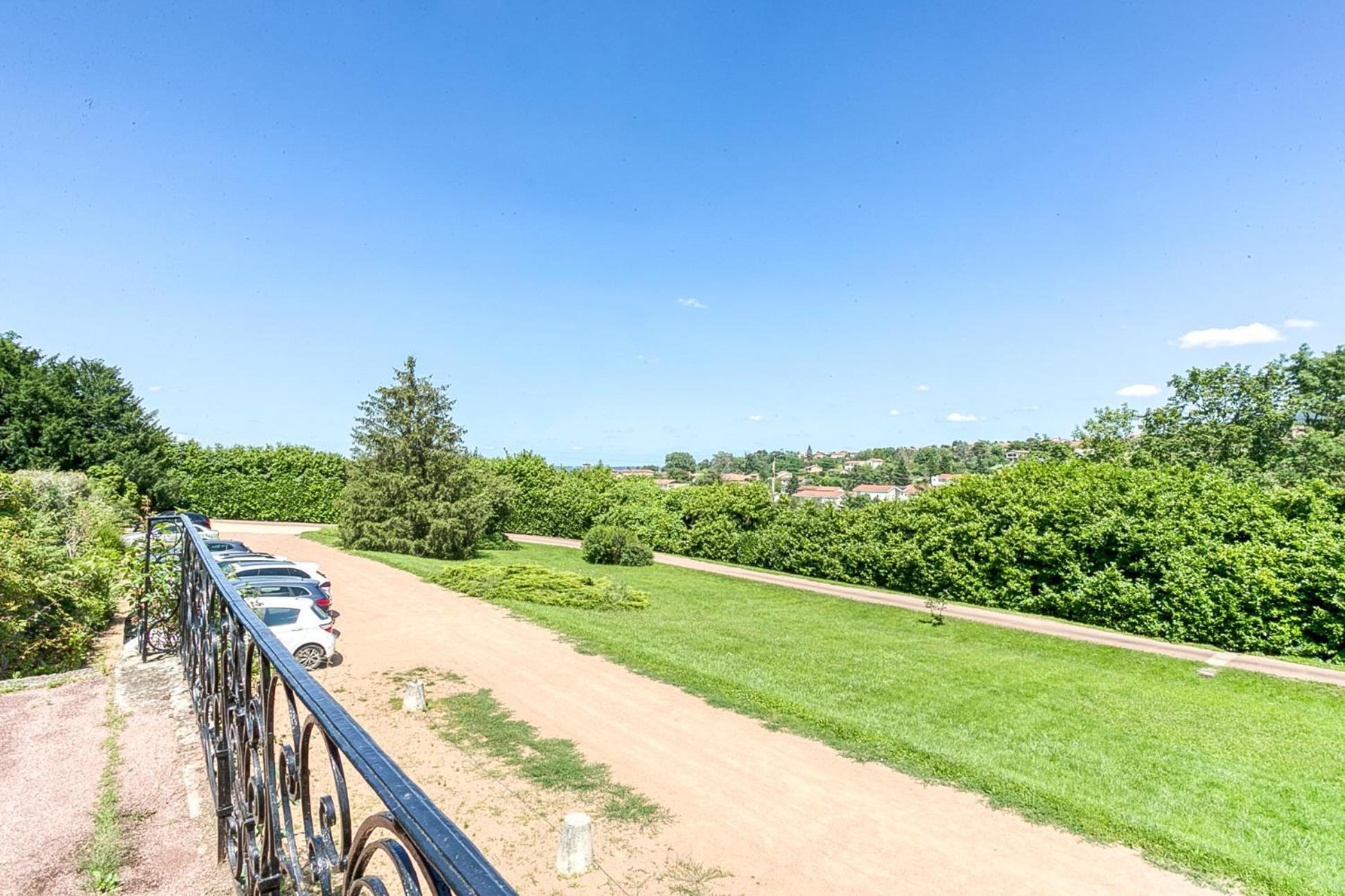 Sejourner Au Chateau De La Roue Grand Appartement Lissieu Zewnętrze zdjęcie